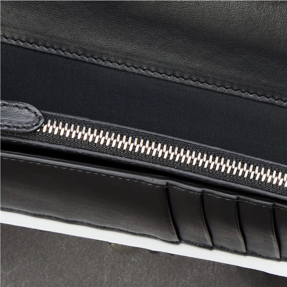 Burberry - Picture 3 of 4